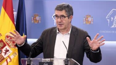 Patxi López sugiere que la Casa Real no estará "muy contenta" con la presencia del emérito en el funeral de Isabel II