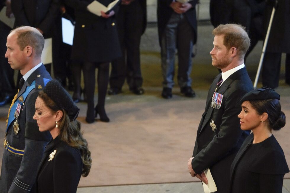 Los príncipes de Gales y los duques de Sussex, en el funeral de Isabel II.