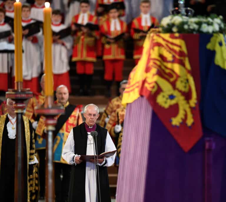 Las imágenes del último adiós a la reina Isabel II en la capilla ardiente en Westminster