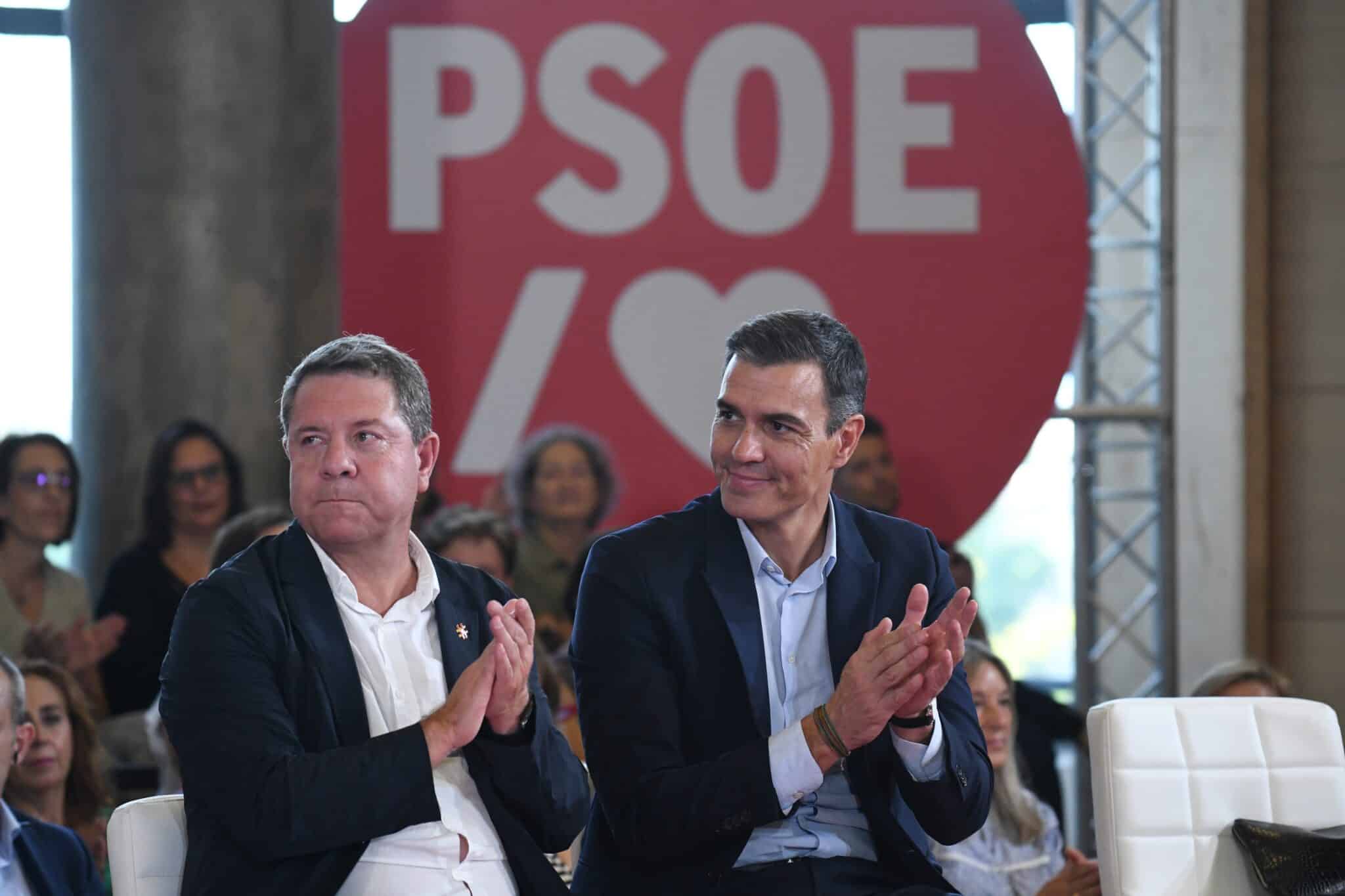 El presidente del Gobierno y secretario general del PSOE, Pedro Sánchez, junto al presidente de Castilla-La Mancha, Emiliano García-Page (i), el pasado 15 de septiembre de 2022 en un acto en Toledo.