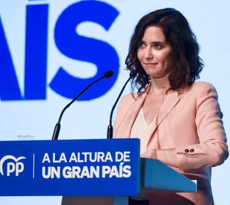 "¿Quién es el hombre blandengue?": el último ataque de Ayuso a Sánchez