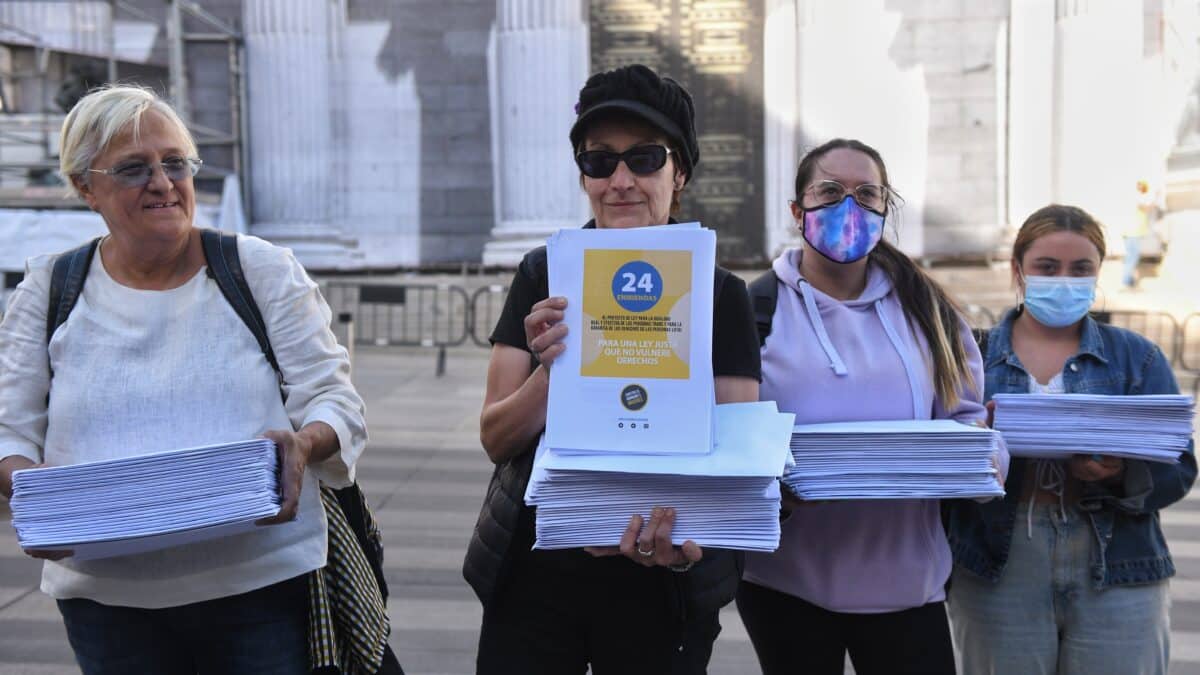 Organizaciones feministas entregan 24 enmiendas a la Ley Trans: "Interfiere en los derechos conquistados por las mujeres"