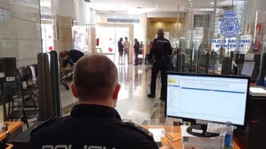 El "desastre" de 50.000 DNIs diarios: los sindicatos denuncian atascos en las renovaciones