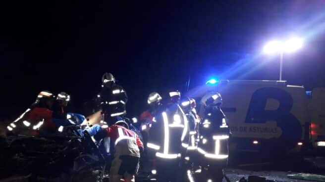 Un coche que circulaba en sentido contrario deja un muerto y cuatro heridos El accidente de tráfico en la A-66.