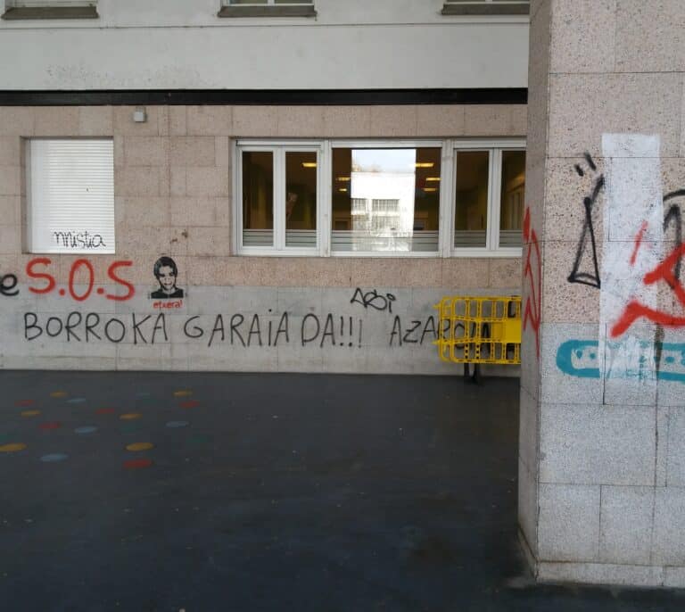 Guerra entre radicales abertzales por el control de las aulas y el fútbol