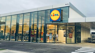 Lidl y Aldi mantienen la presión por estar en el podio de ventas y sumarán 1.100 tiendas a final de año