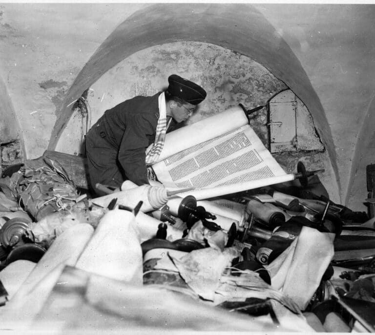 En busca de los libros robados: el expolio Nazi de las bibliotecas europeas