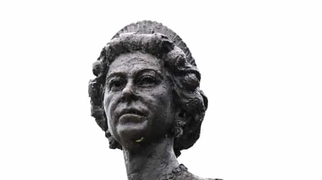 Una estatua de la reina Isabel II en Brisbane, Australia.