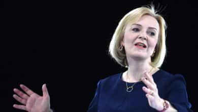 La libra se recupera tras la rectificación fiscal de Liz Truss