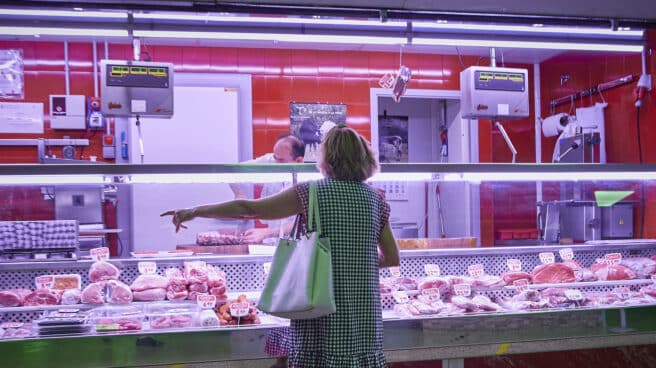 El IPC se dispara en julio por los precios de los alimentos Un estante de carne en el Mercado Municipal de Pacífico, en Madrid.