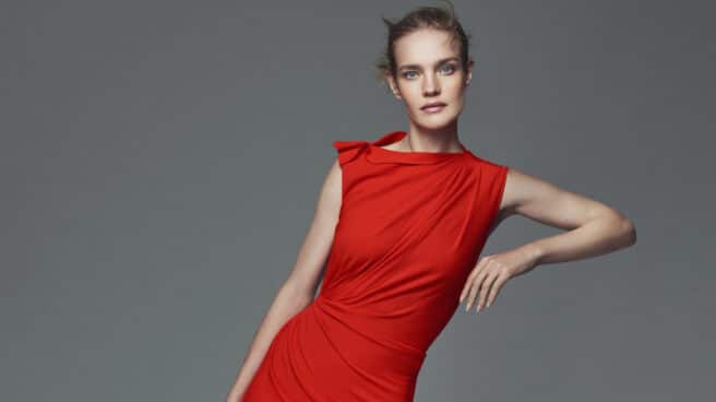 Diseño de Zara x Narciso Rodríguez, en color rojo