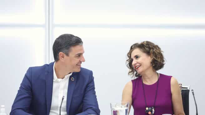 El presidente del Gobierno, Pedro Sánchez y la ministra de Hacienda, María Jesús Montero, durante la reunión de la nueva Ejecutiva Federal del PSOE en julio.