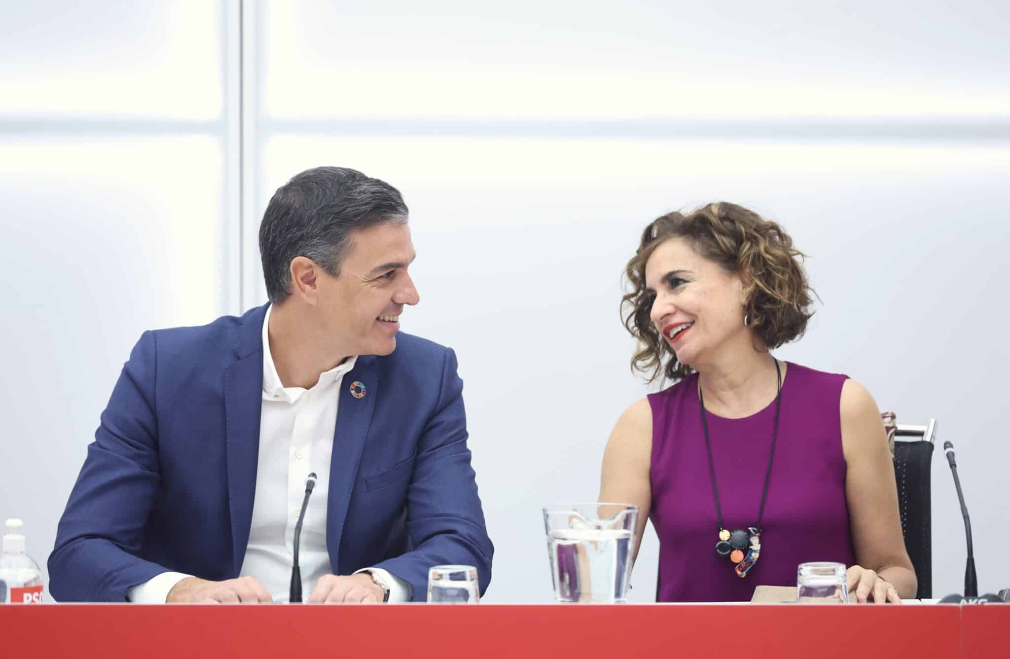 El presidente del Gobierno, Pedro Sánchez y la ministra de Hacienda, María Jesús Montero, durante la reunión de la nueva Ejecutiva Federal del PSOE en julio.