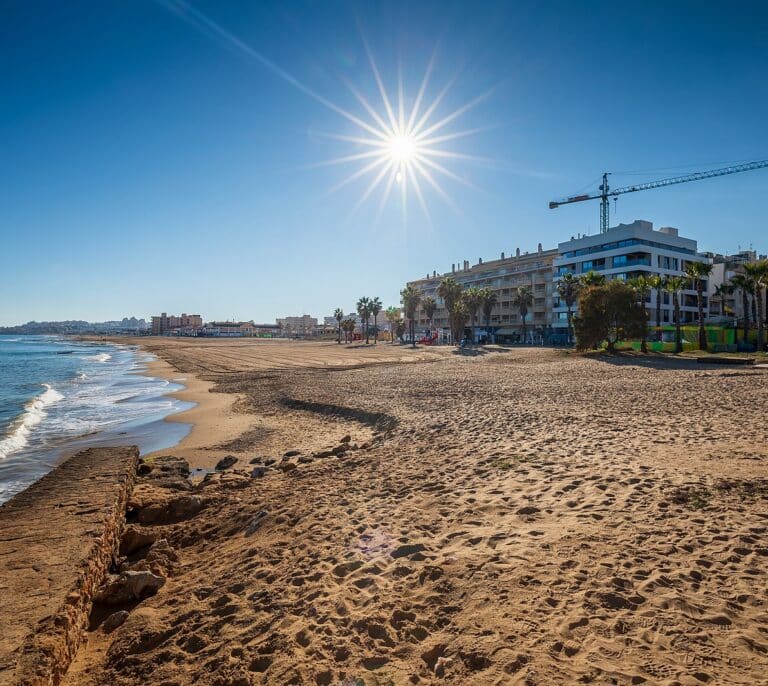 Ahogado un matrimonio cuando se bañaba en una playa de Torrevieja