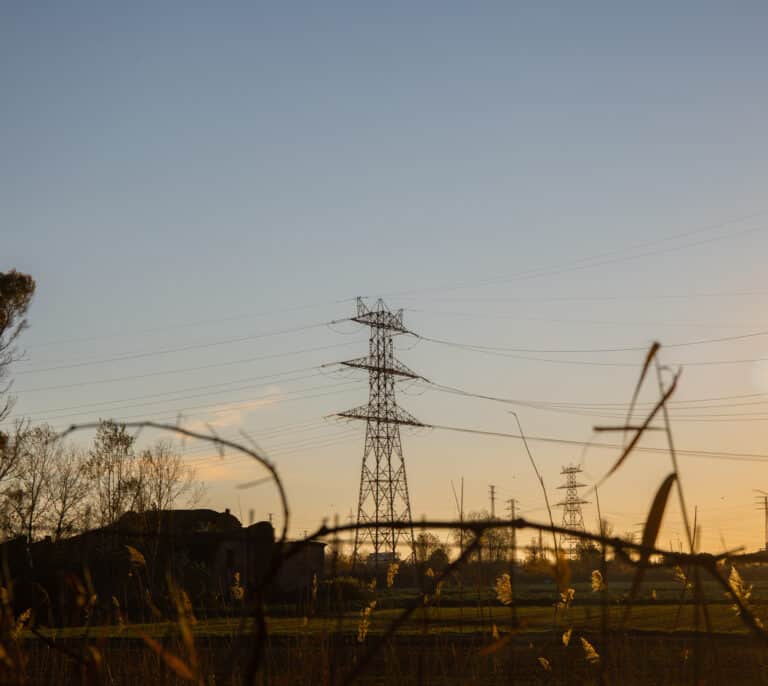 Bruselas interviene de urgencia el mercado eléctrico y ataja los beneficios extra de las eléctricas