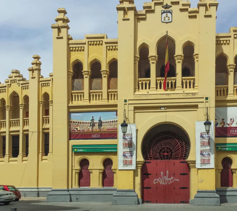 Trasladan al hospital a un hombre de 50 años tras caer de un palco de tres metros en la plaza de toros de Albacete