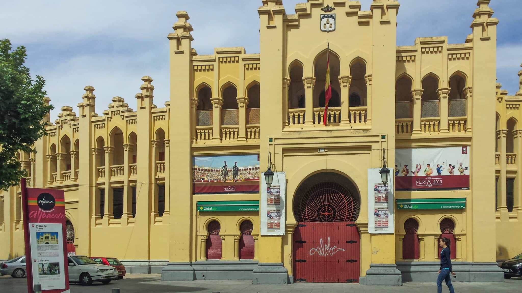 Puerta principal de la plaza de toros de Albacete