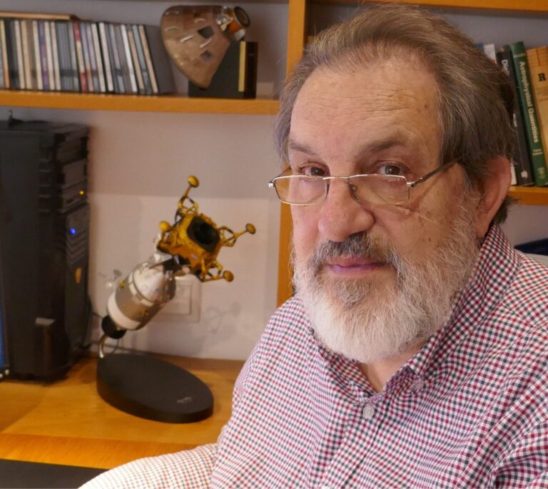 Rafael Clemente, escritor especialista en el espacio: “No volveremos a la luna antes de 2030”