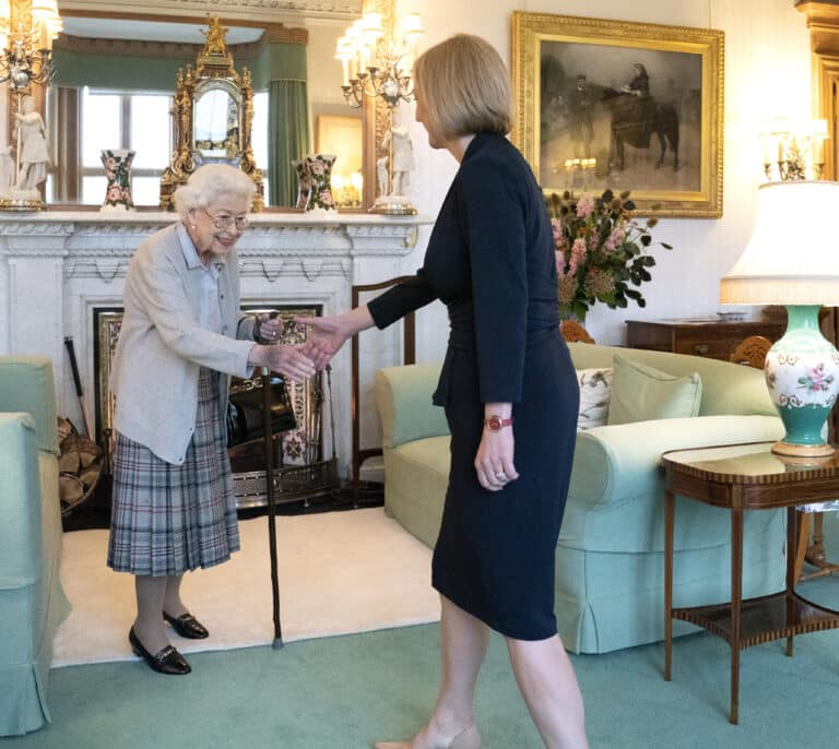La familia real británica se reúne en Balmoral ante el empeoramiento de la salud de Isabel II