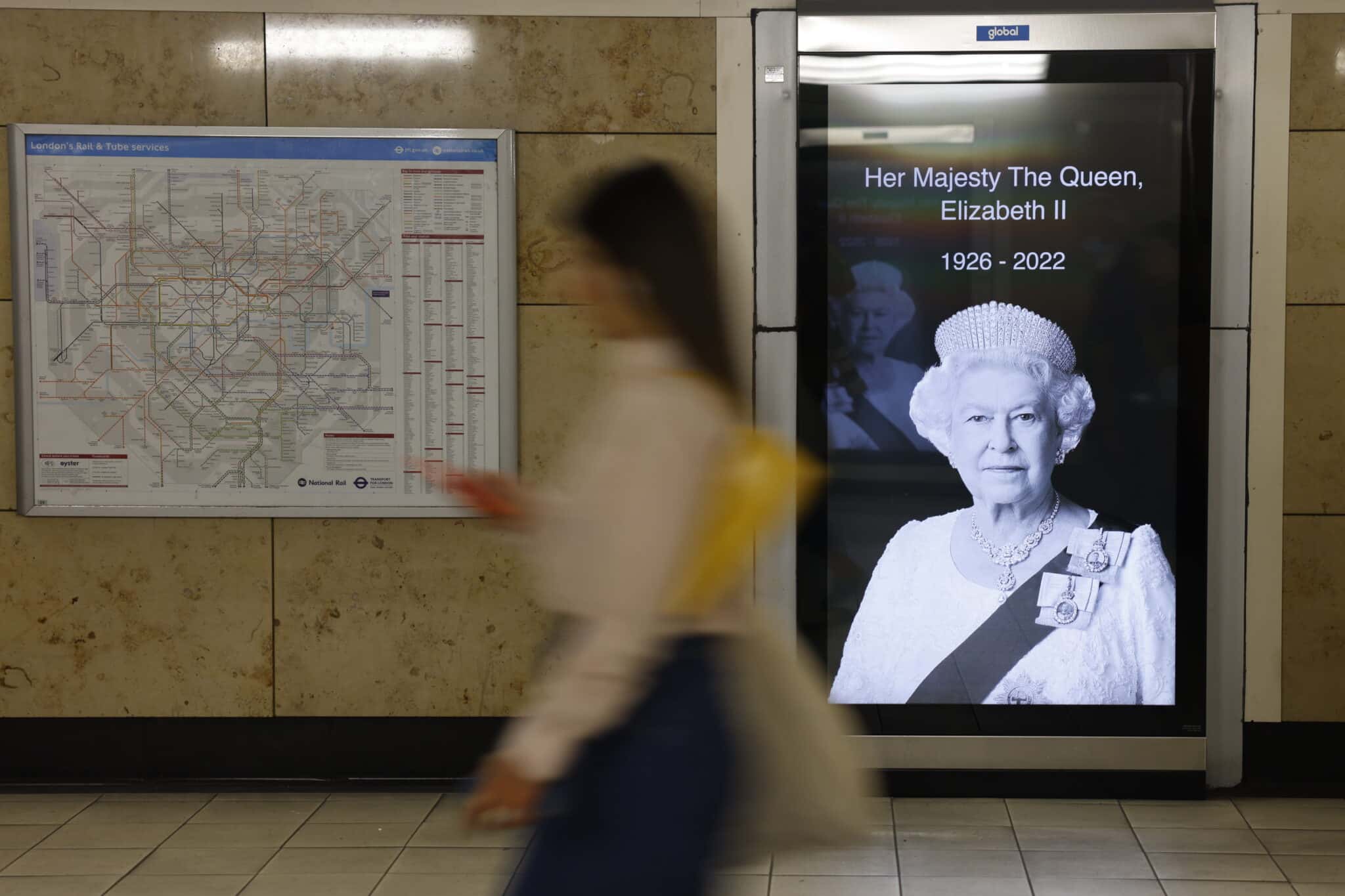 Homenaje a la Reina Isabel II en el metro de Londres