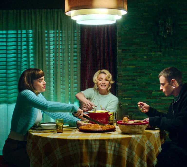 Najwa Nimri y Alba Flores vuelven juntas a Netflix en la 'Sagrada familia'