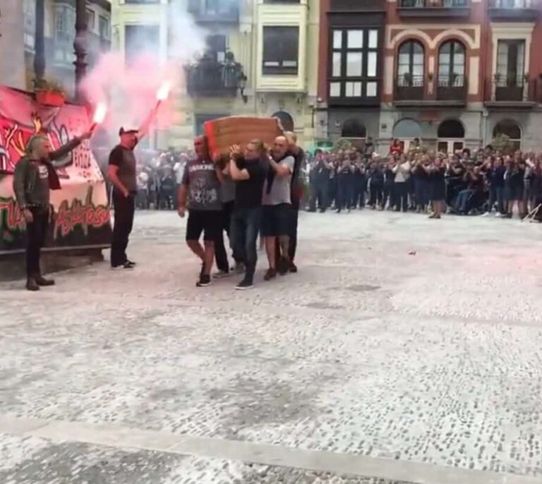 Radicales homenajean a un etarra muerto condenado por matar a un taxista y un peluquero