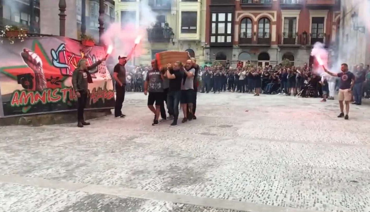 Radicales homenajean a un etarra muerto condenado por matar a un taxista y un peluquero