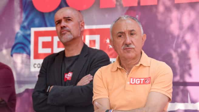 Los secretarios generales de CCOO y UGT, Unai Sordo (izquierda), y Pepe Álvarez en una concentración para exigir salarios dignos.
