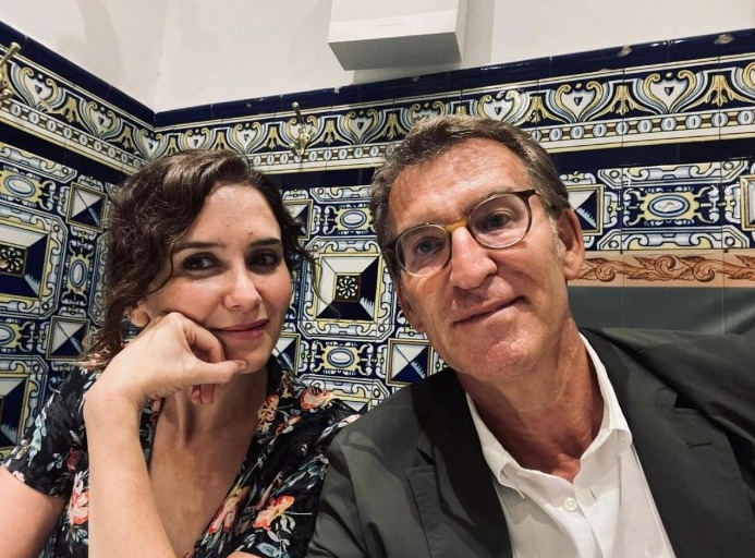 Selfie de Ayuso y Feijóo