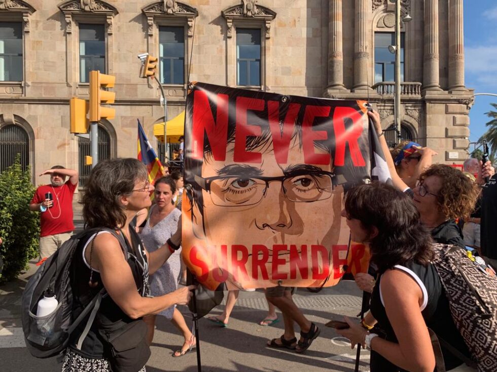 Pancarta de apoyo a Puigdemont en la manifestación de ANC