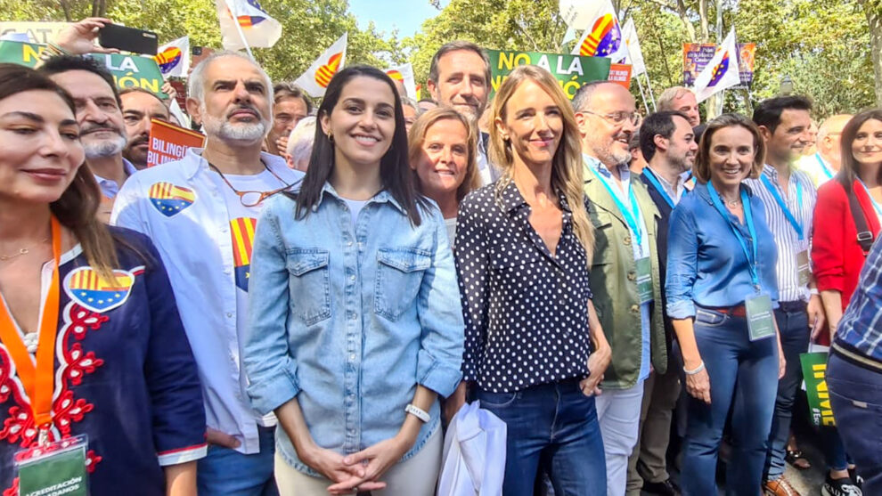 Inés Arrimadas, Edmundo Bal, Cayetana Álvarez de Toledo y Cuca Gamarra, en la manifestación en apoyo al Castellano en Cataluña.