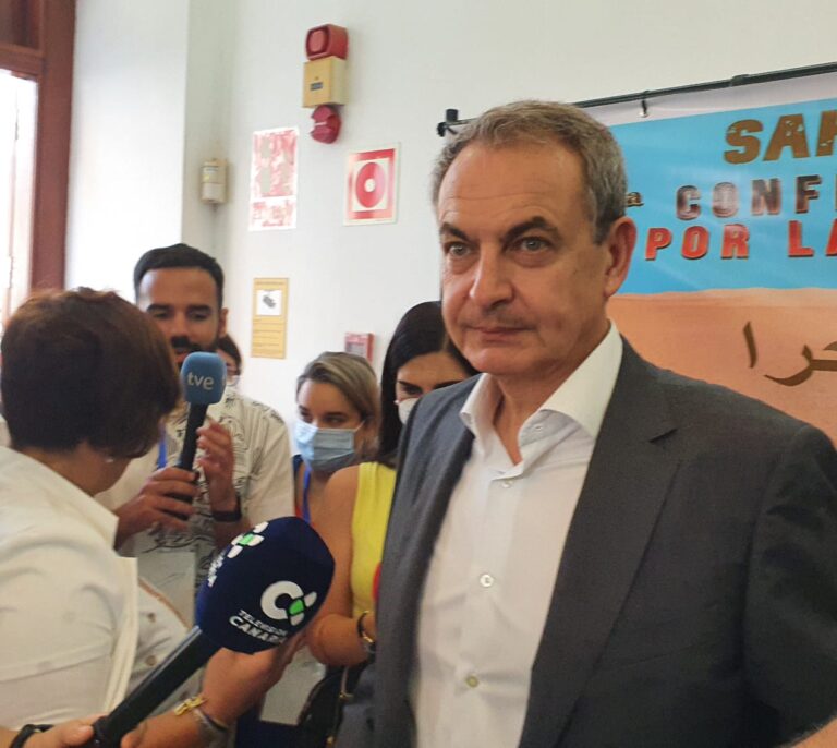 Zapatero pide a los saharauis aceptar a Mohamed VI: "El entendimiento es la solución. Los mapas son cambiantes"