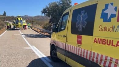 Mueren dos motoristas tras un choque frontal en Madrid