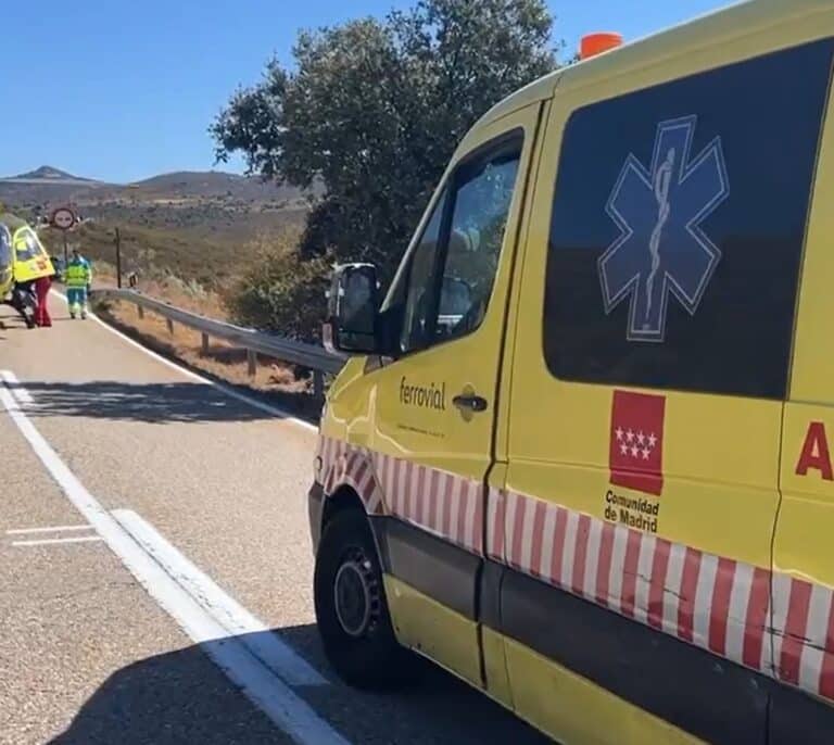Mueren dos motoristas tras un choque frontal en Madrid