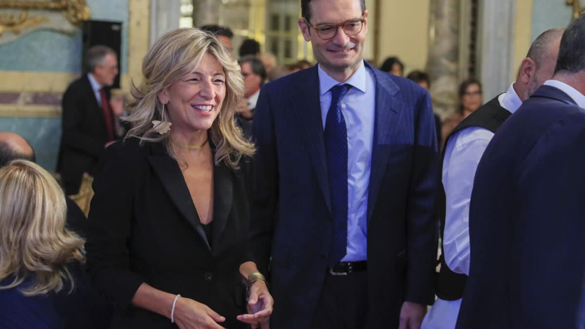 Yolanda Díaz y Joseph Oughourlian, en el Foro de la Nueva Comunicación.