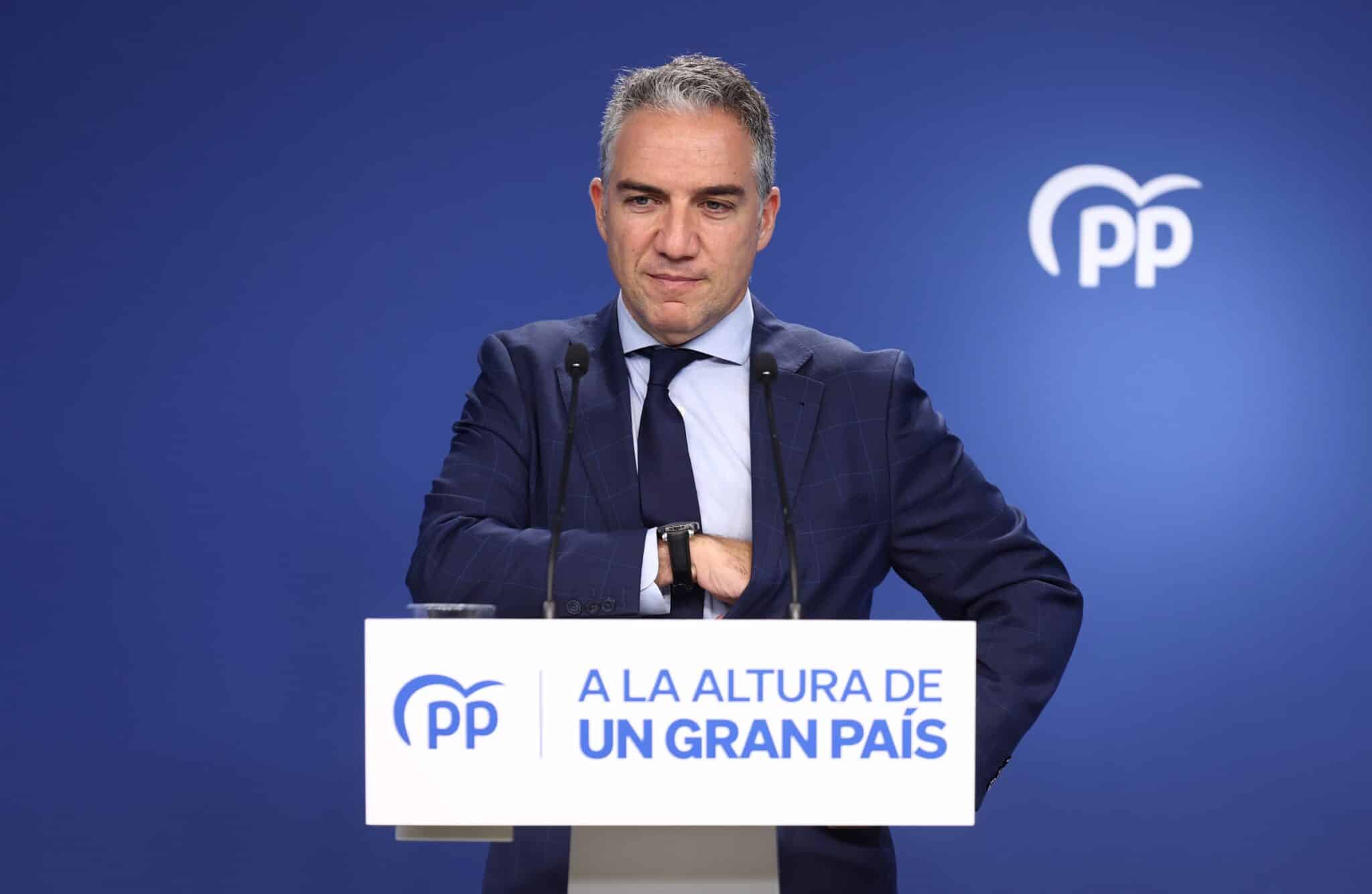 El coordinador General del PP, Elías Bendodo, durante una rueda de prensa posterior al Comité de Dirección del PP, en la sede nacional del partido, este lunes