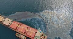 Un detenido por la colisión del buque en Gibraltar que sufre una fuga de combustible