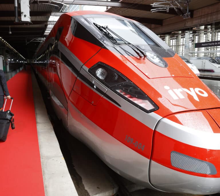 Ouigo e Iryo redoblan la presión para revisar lo que pagan a Adif por usar las vías