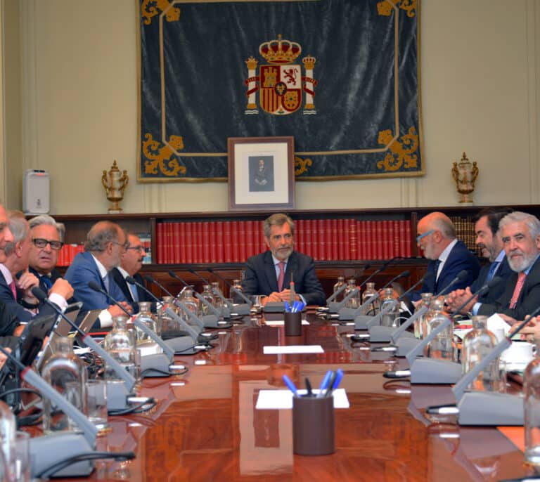 Los vocales del CGPJ negocian la elección de magistrados del TC pero no cumplirán con el plazo del PSOE
