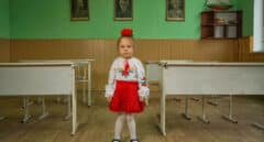 Vuelta al colegio en plena guerra: temor en Ucrania y patriotismo en Rusia