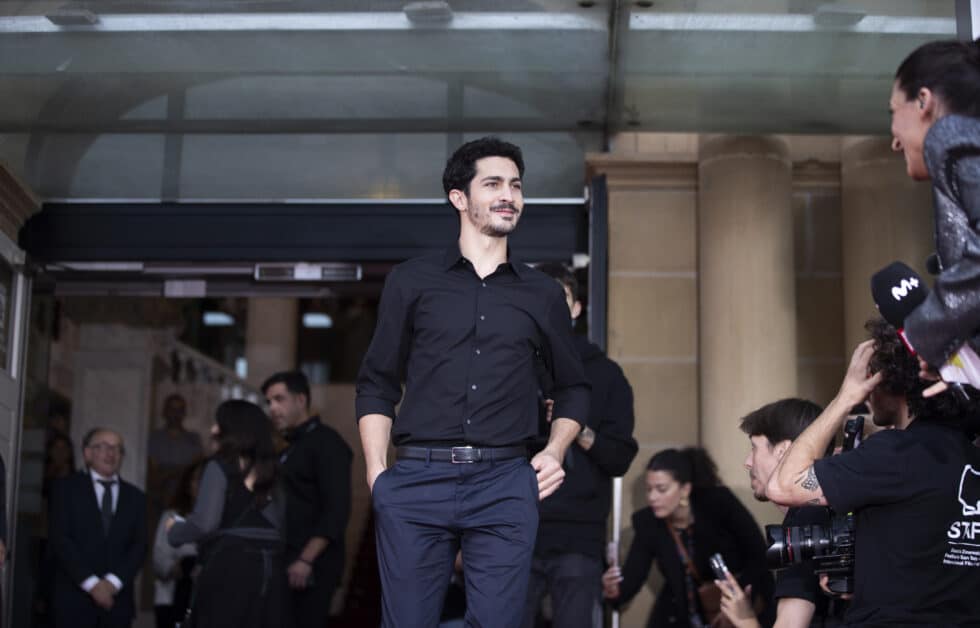 El actor y productor Chino Darín posa este domingo en la alfombra roja del Festival de Cine de San Sebastián, donde presentan su película "Argentina, 1985".