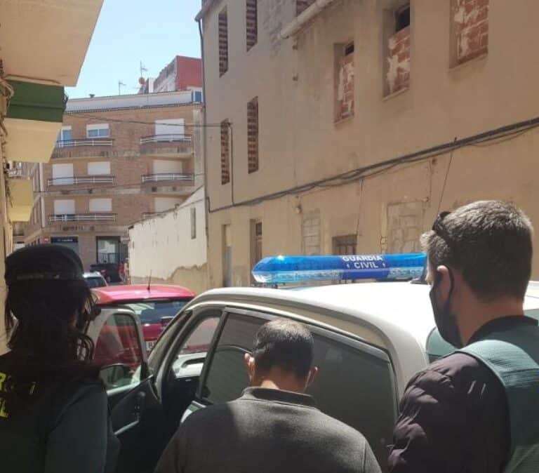 La Guardia Civil detiene a un hombre que se había atrincherado con un arma en casa de su expareja