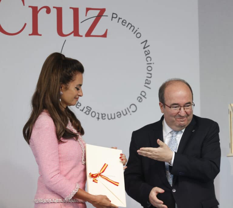 Penélope Cruz se emociona al recordar el "esfuerzo" que hicieron sus padres