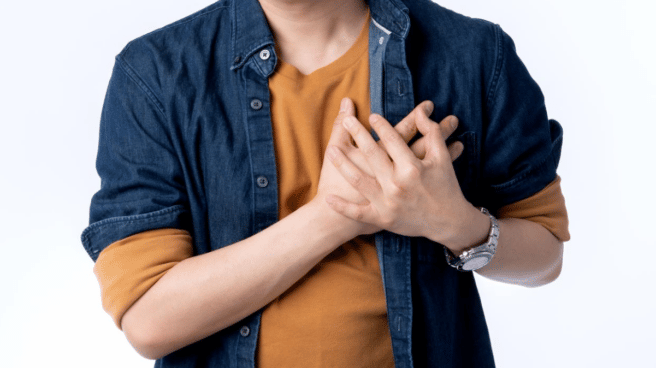 Me duele el pecho: ¿cuándo debo preocuparme? Dolor en el pecho: ¿cuándo debo preocuparme? El dolor de pecho o torácico puede representar el primer indicio de una enfermedad coronaria. ¿Cuándo debemos consultar a un especialista?