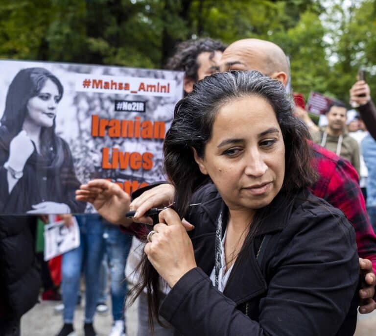 España condena tímidamente la represión en Irán tras una semana de protestas