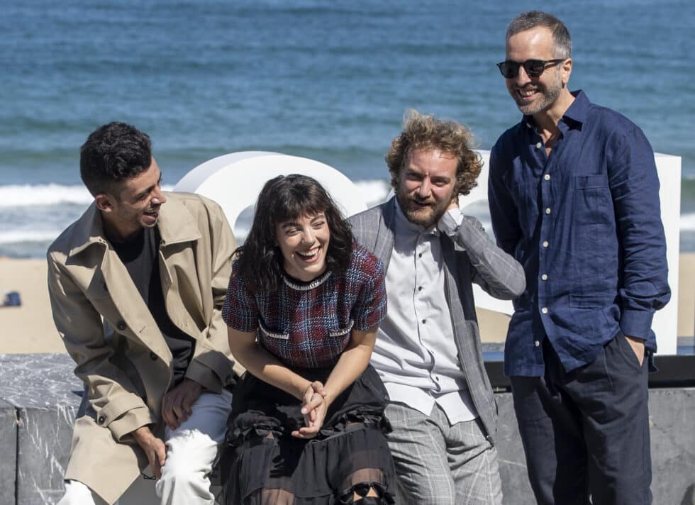 San Sebastián, 19/09/2022. El director Mikel Gurrea (d) y los actores Vicky Luengo (2i), Ilyass El Ouahdani (i) y Pol López (2d), posan este lunes en el 70 Festival de Cine de San Sebastián, donde su película "Suro" compite en la Sección Oficial.