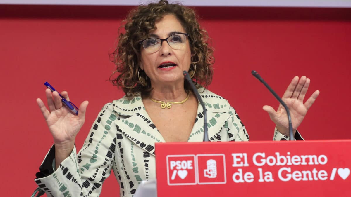 La vicesecretaria General del PSOE y ministra de Hacienda, María Jesús Montero, durante la rueda de prensa que ha ofrecido este lunes en Madrid.