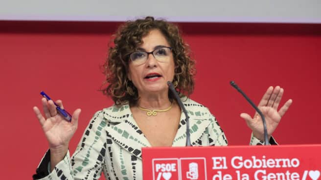La vicesecretaria General del PSOE y ministra de Hacienda, María Jesús Montero, durante la rueda de prensa que ha ofrecido este lunes en Madrid.