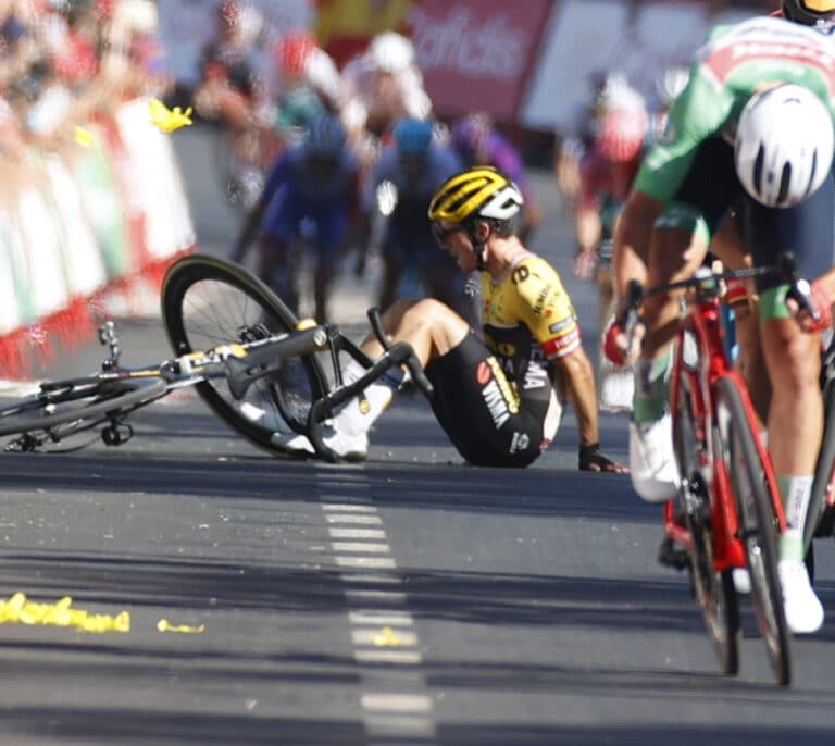 Primoz Roglic se retira de La Vuelta tras la caída de ayer
