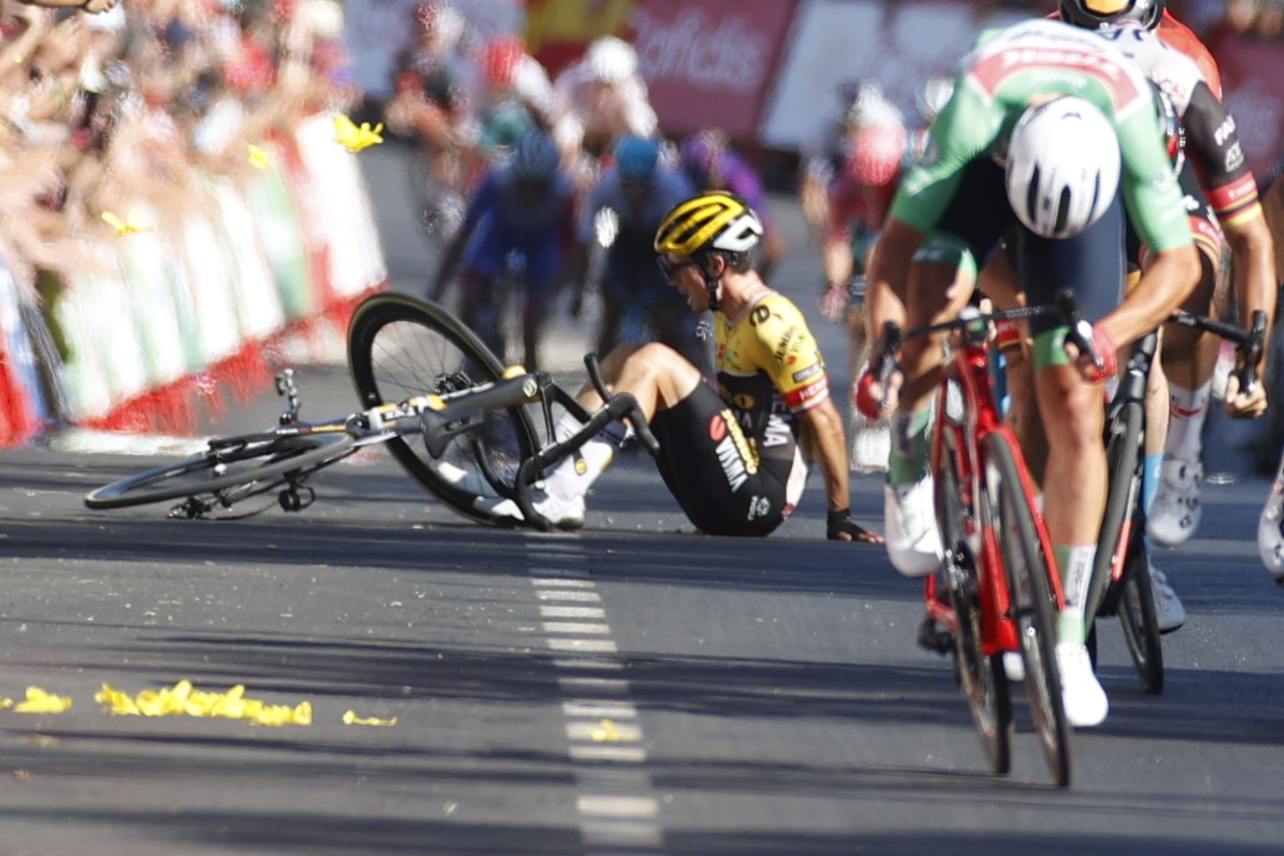 Primoz Roglic se retira de La Vuelta tras la caída de ayer